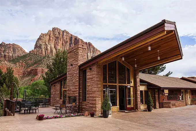Cliffrose Lodge ......