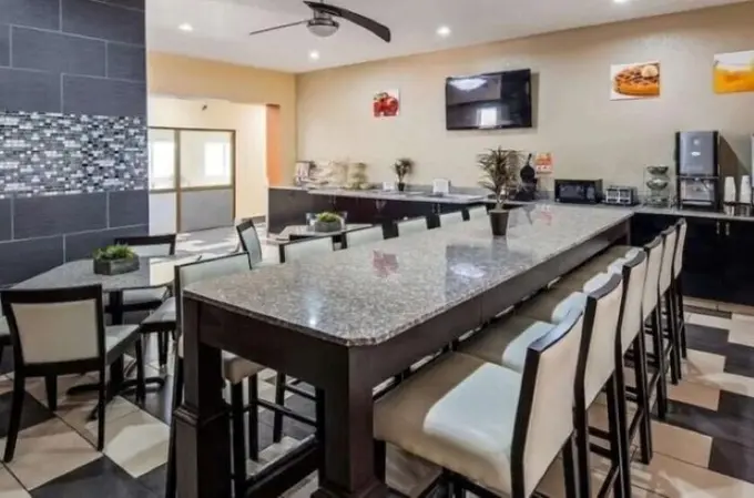 Red Lion Inn & Suites Blue Springs ......
