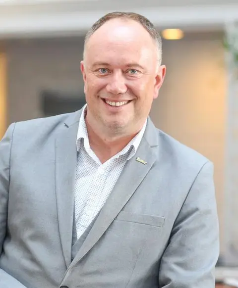 Clinton Thom