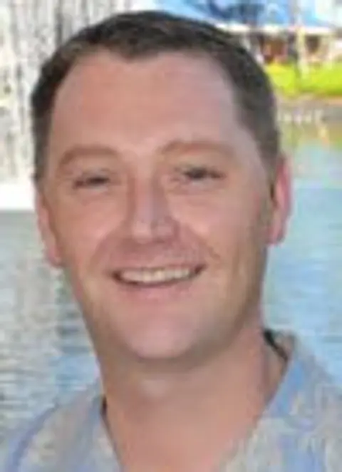 Simon Amos