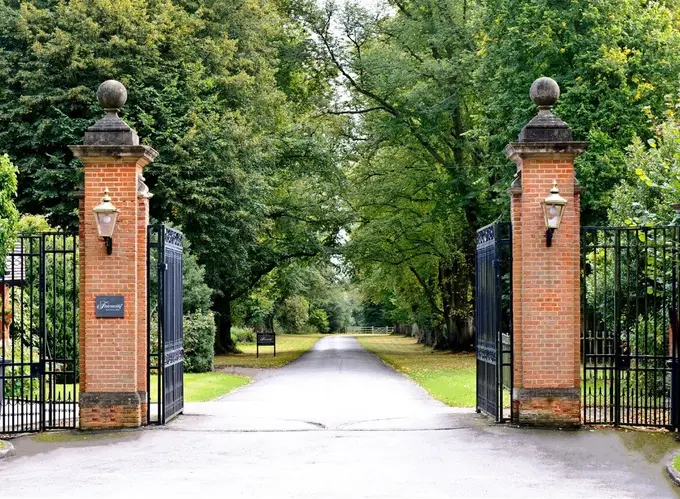 Fairmont Windsor Park ......