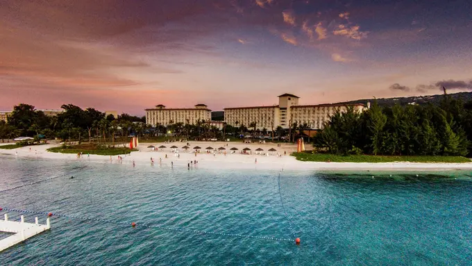 Crowne Plaza ......