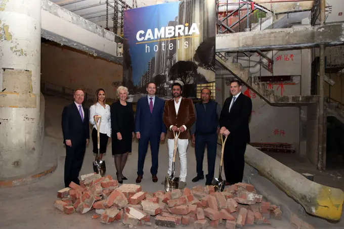 Cambria Hotel Los Angeles ......