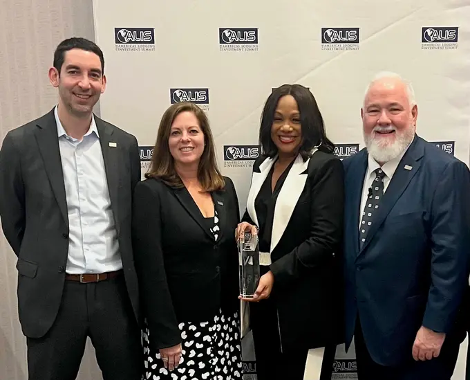 ISHC Honors Tracy Prigmore with the Pioneer Award at ALIS