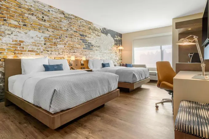 Cambria Hotel Savannah Downtown Historic District ......