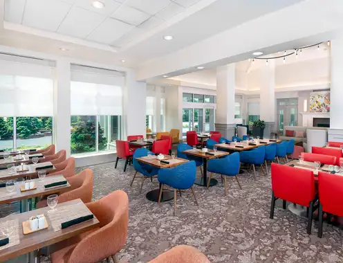 Hgi Wayne Restaurant Seating