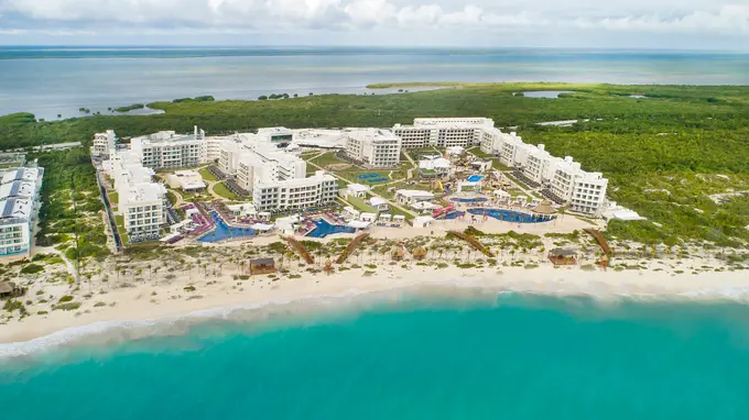 Planet Hollywood Beach Resort Cancun ......