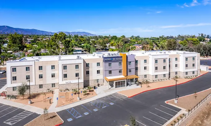 Everhome Suites Corona ......