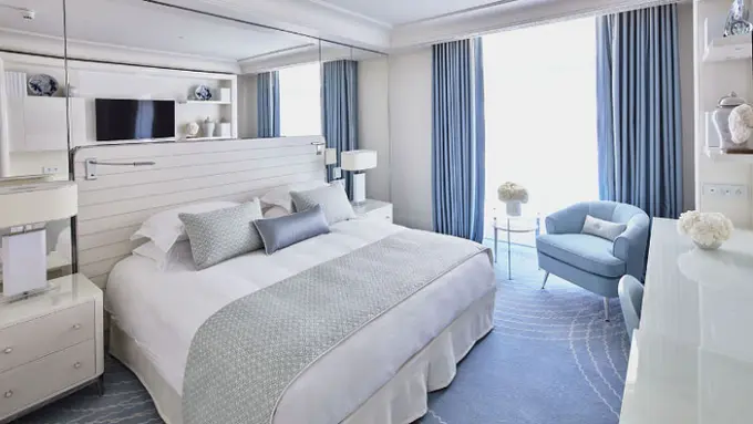 Hotel Martinez ......