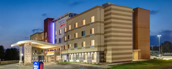 Fairfield Inn & Suites by Marriott Montreal Downtown ......