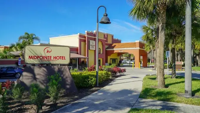 Midpointe Hotel by Rosen Hotels ......