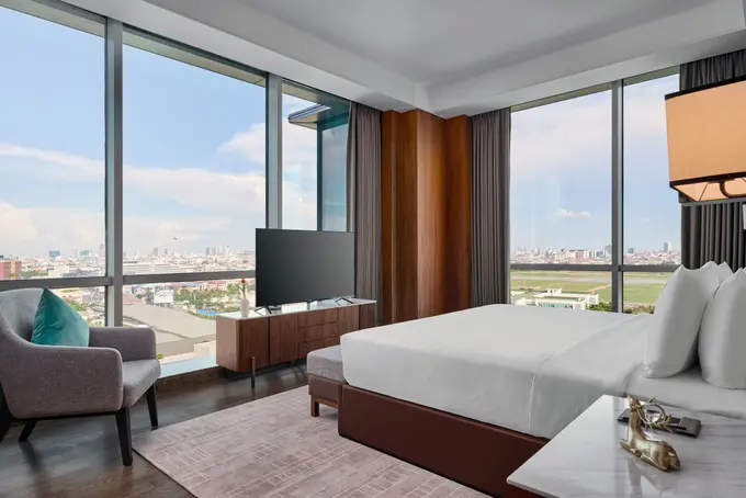 Crowne Plaza Phnom Penh ......