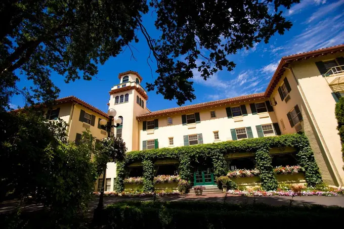 Columbia Gorge Hotel & Spa ......