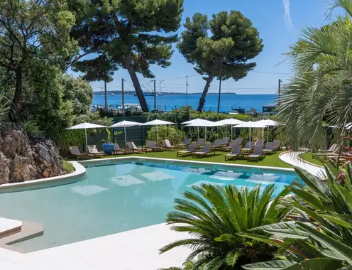 Radisson Hotel Cannes Seaside Pool 2