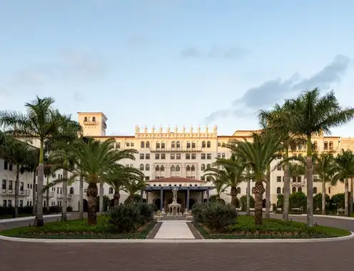 Can Luxury Be Scaled? Delivering a Five-Star Experience in a 1,000-Room Hotel