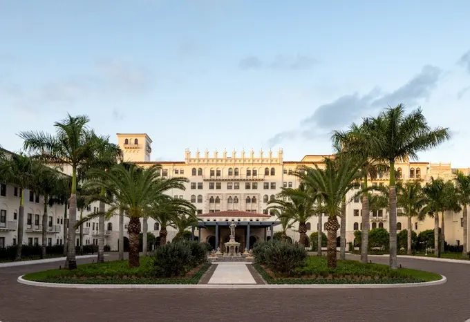 Can Luxury Be Scaled? Delivering a Five-Star Experience in a 1,000-Room Hotel