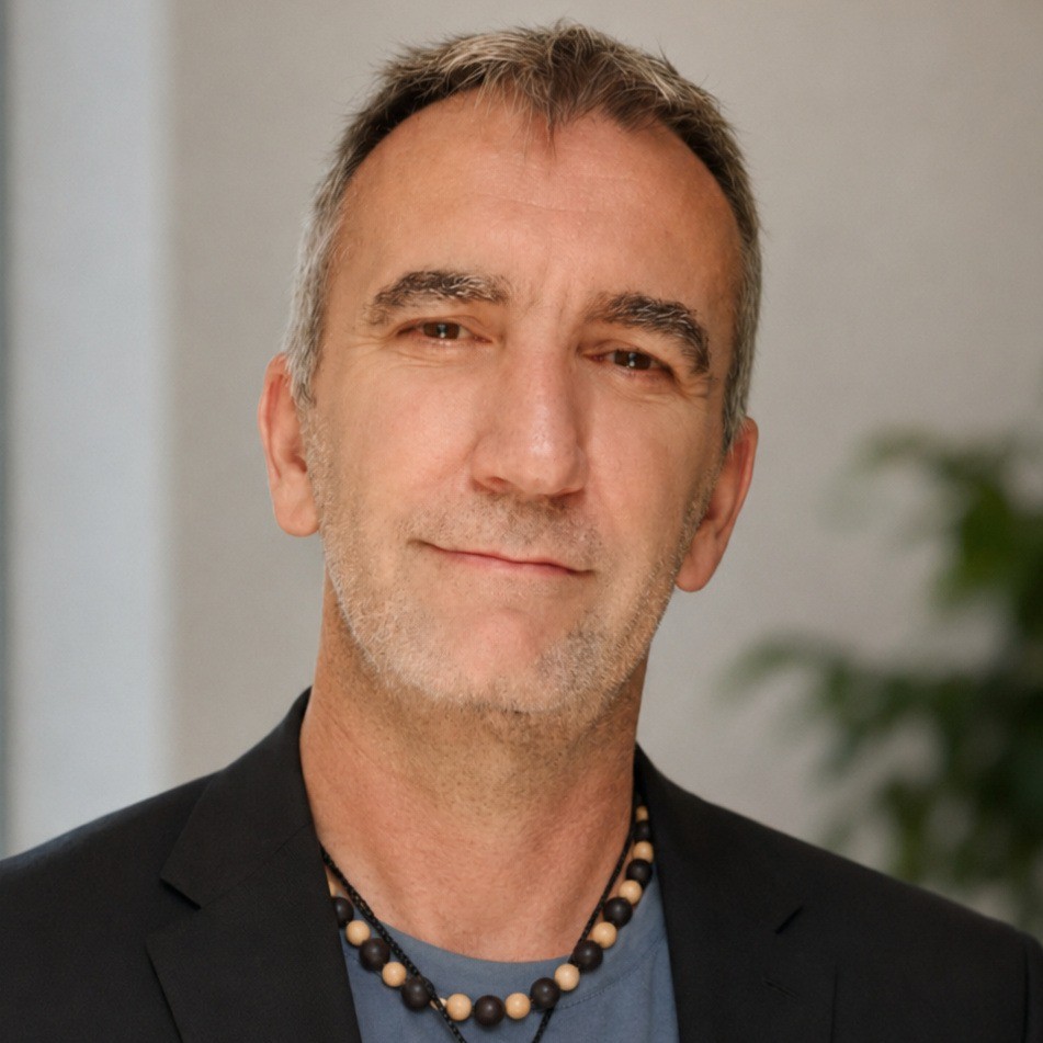 Enrique L. González