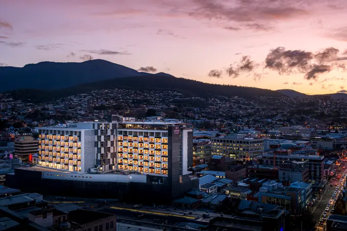 Crowne Plaza Hobart ......
