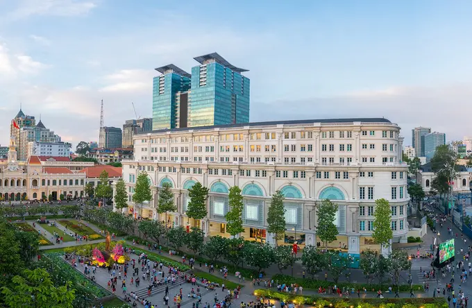 Mandarin Oriental, Saigon ......