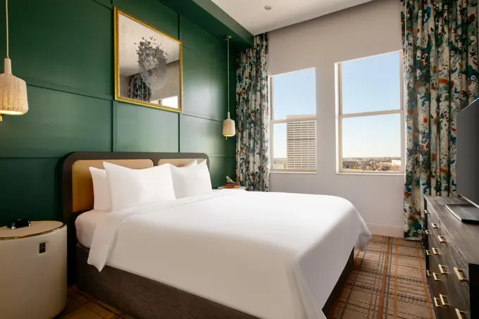 Glenn Hotel, Autograph Collection ......
