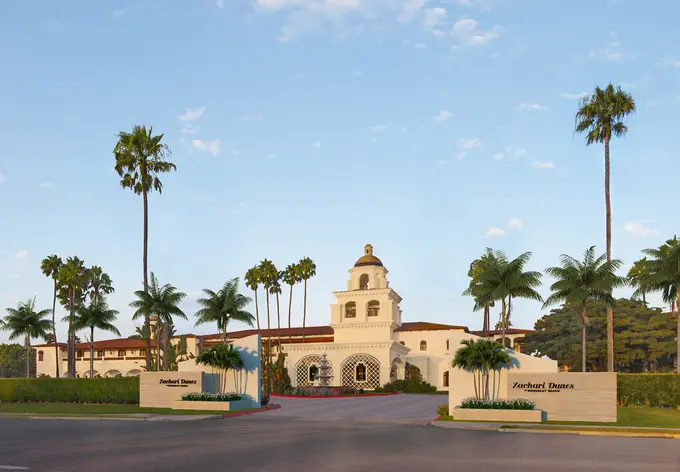 Zachari Dunes on Mandalay Beach, Curio Collection by Hilton ......