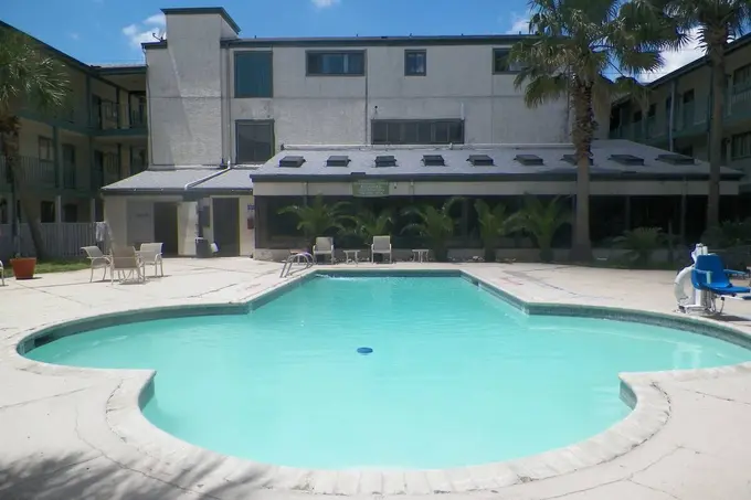 Amerihome Inn & Suites ......