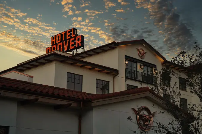 Hotel Drover ......