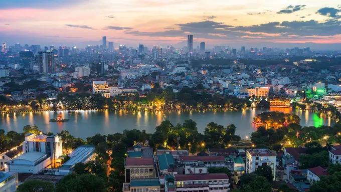 Four Seasons Hotel Hanoi at Hoan Kiem Lake ......