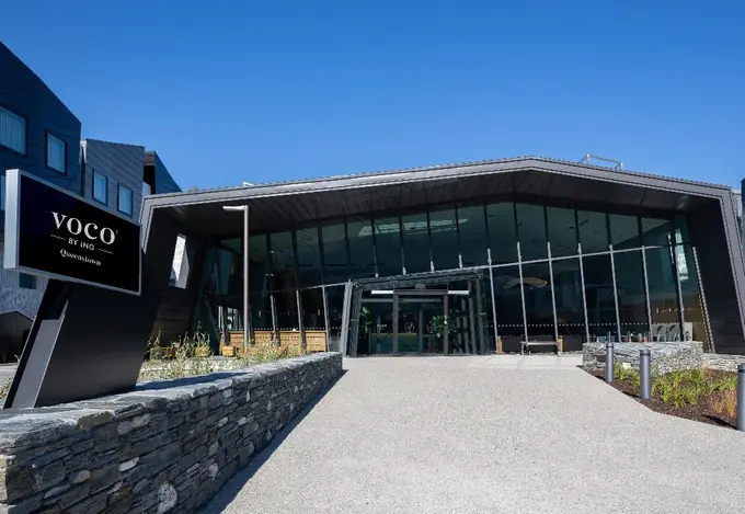 voco Queenstown ......
