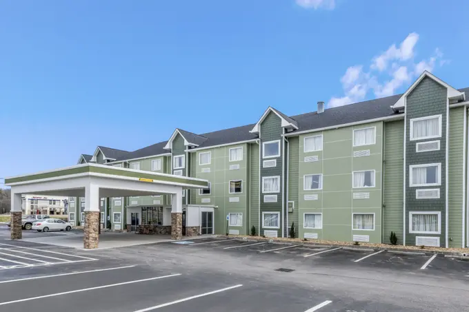 SureStay Plus Hotel by Best Western Sevierville ......