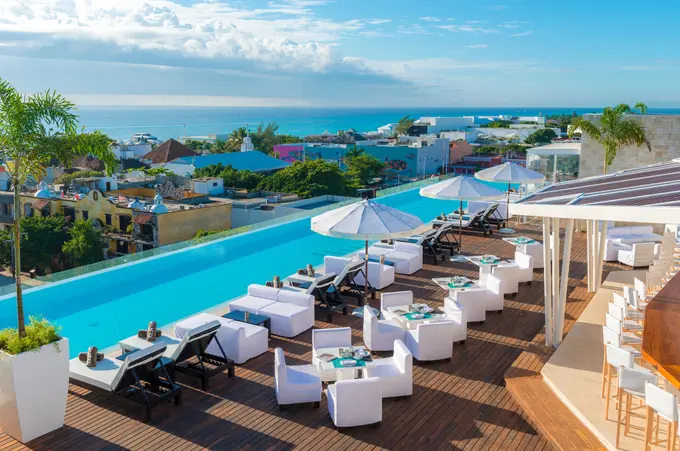 The Fives Downtown Hotel & Residences ......