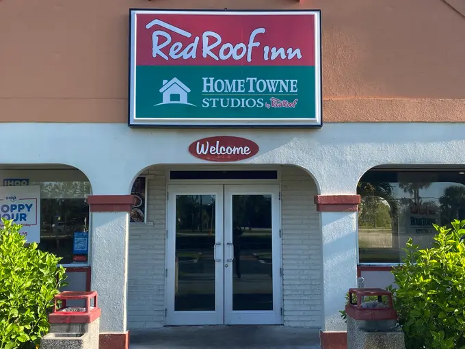 Red Roof Inn and HomeTowne Studios ......