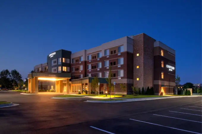 Peachtree Group Expands Third-Party Hotel Management Business with New Partnership with Group 10 Management