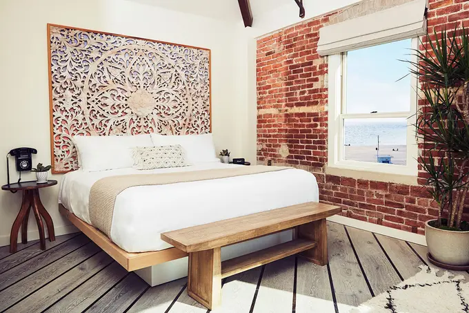 Venice V Hotel ......