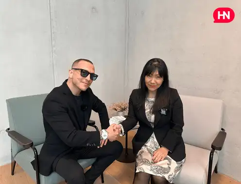 Simone Puorto and Sowon Kim (right)