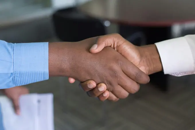 Hotelier handshake