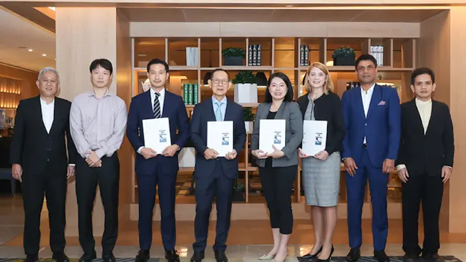 Holiday Inn Express & Suites Bangkok Asok ......