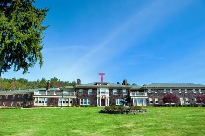 Traditions at the Glen Hotel and Spa ......