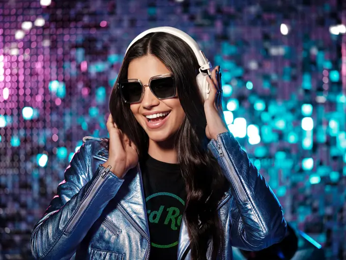 Hard Rock Cafe and Coca-Cola® Launch Hard Rock Rising Global Music Competition for Emerging Artists