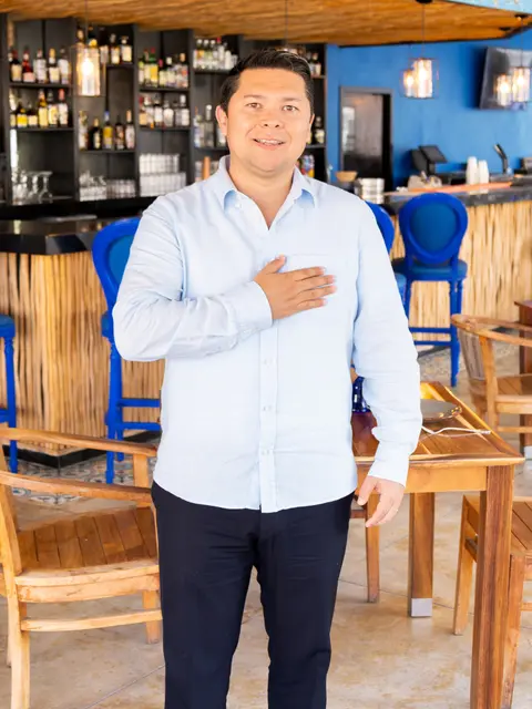 Arturo L