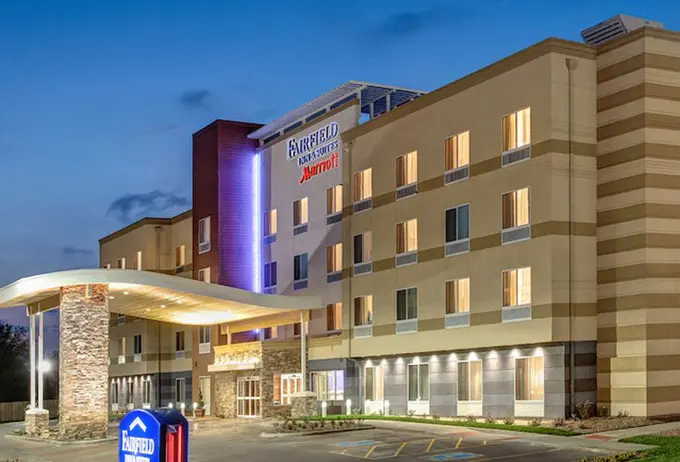 Fairfield Inn & Suites by Marriott Tampa Wesley Chapel ......