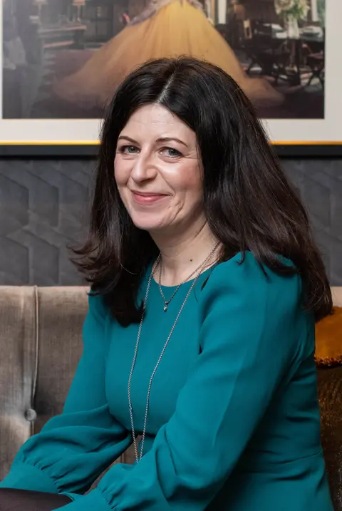 Eva Mount
