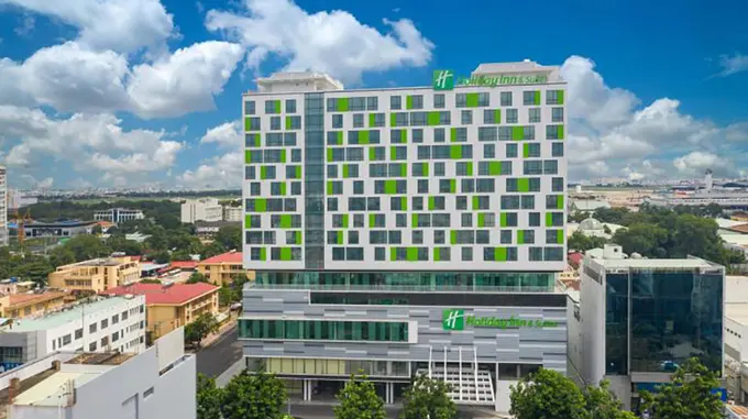 Holiday Inn & Suites Saigon Airport ......
