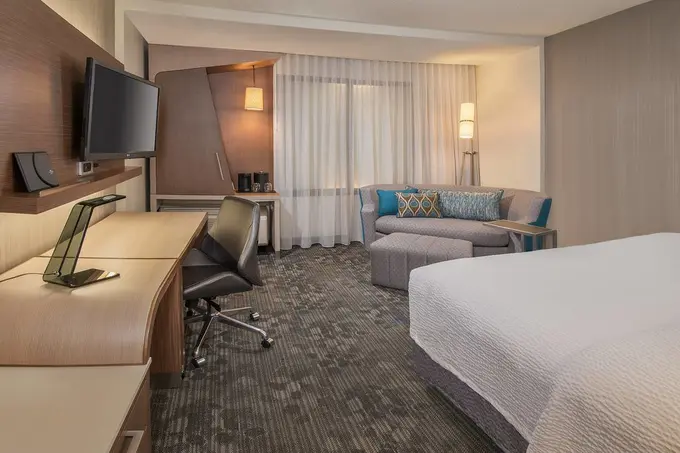 Courtyard by Marriott Cleveland Elyria ......