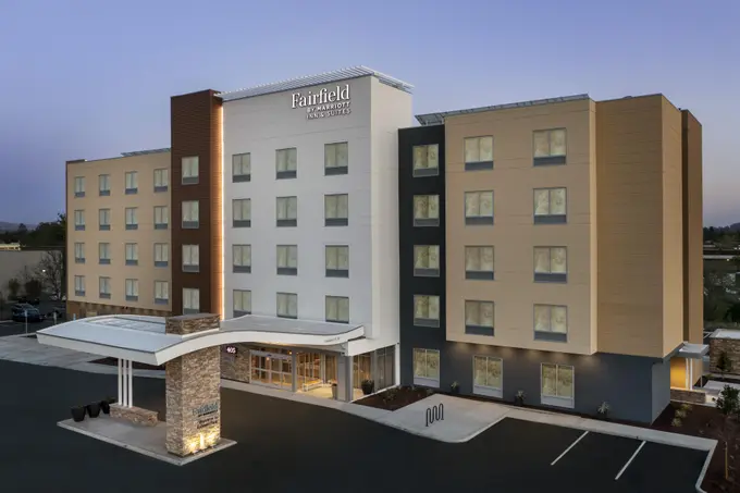 Fairfield Inn & Suites by Marriott Santa Rosa Rohnert Park ......