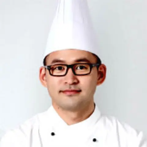 Jee Whan Lee