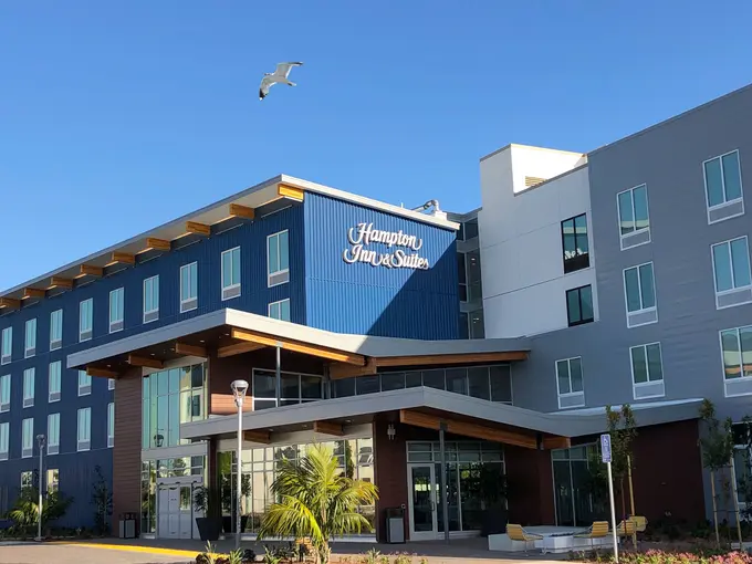 Hampton Inn & Suites San Diego Airport Liberty Station ......