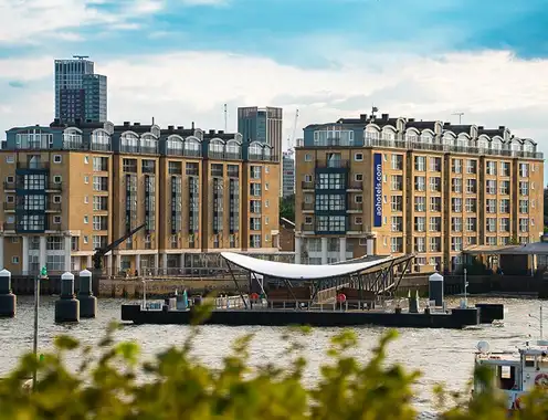 a&o London Docklands Riverside