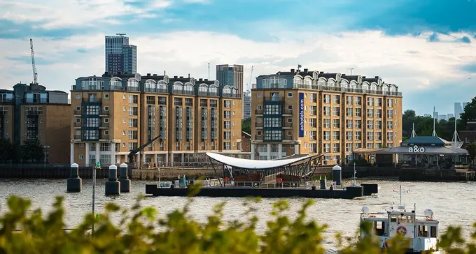 a&o London Docklands Riverside ......