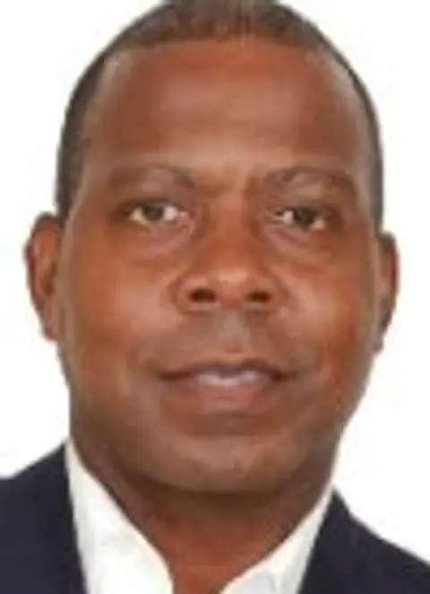 Lester L Scott